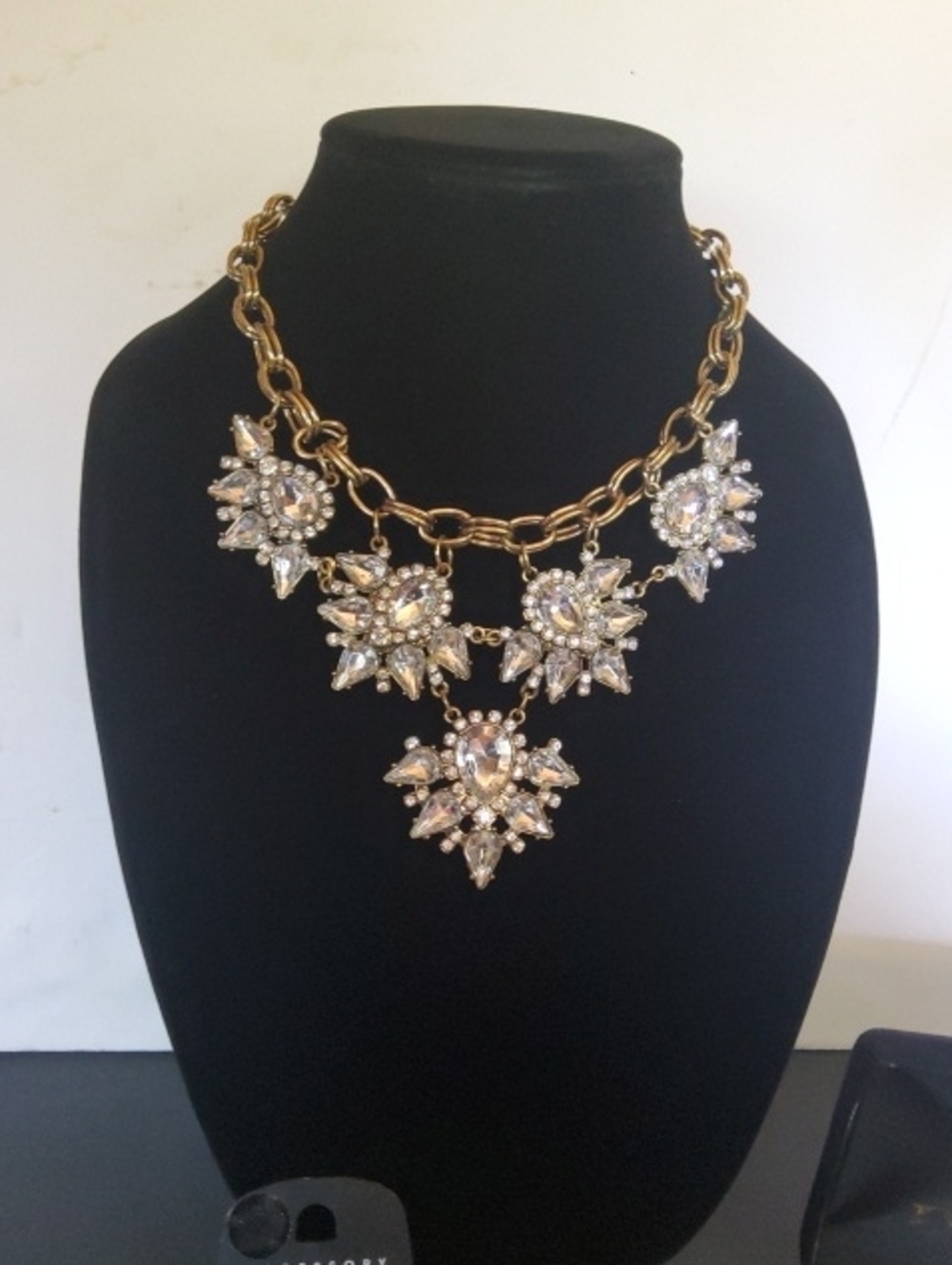 Bling Bundle IVANA butterfly necklace 7 pieces. - Picture 4 of 12